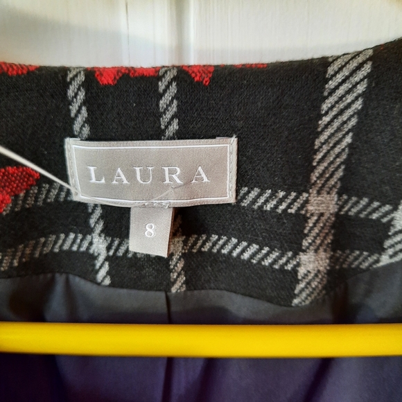 SALE -Vintage crop blazer with red roses looks brand new, Fall and winter blazer - Picture 2 of 10